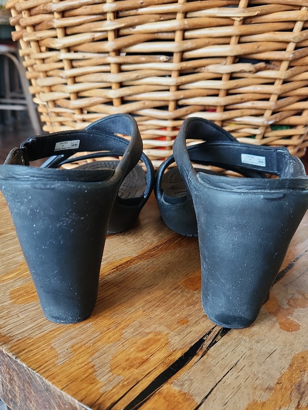 Crocs sz 9 Black Strappy Heel Sandals - Picture 4 of 14